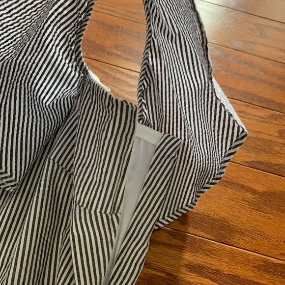 Banana Republic Seersucker Off the Shoulder Dress - Picture 4 of 5